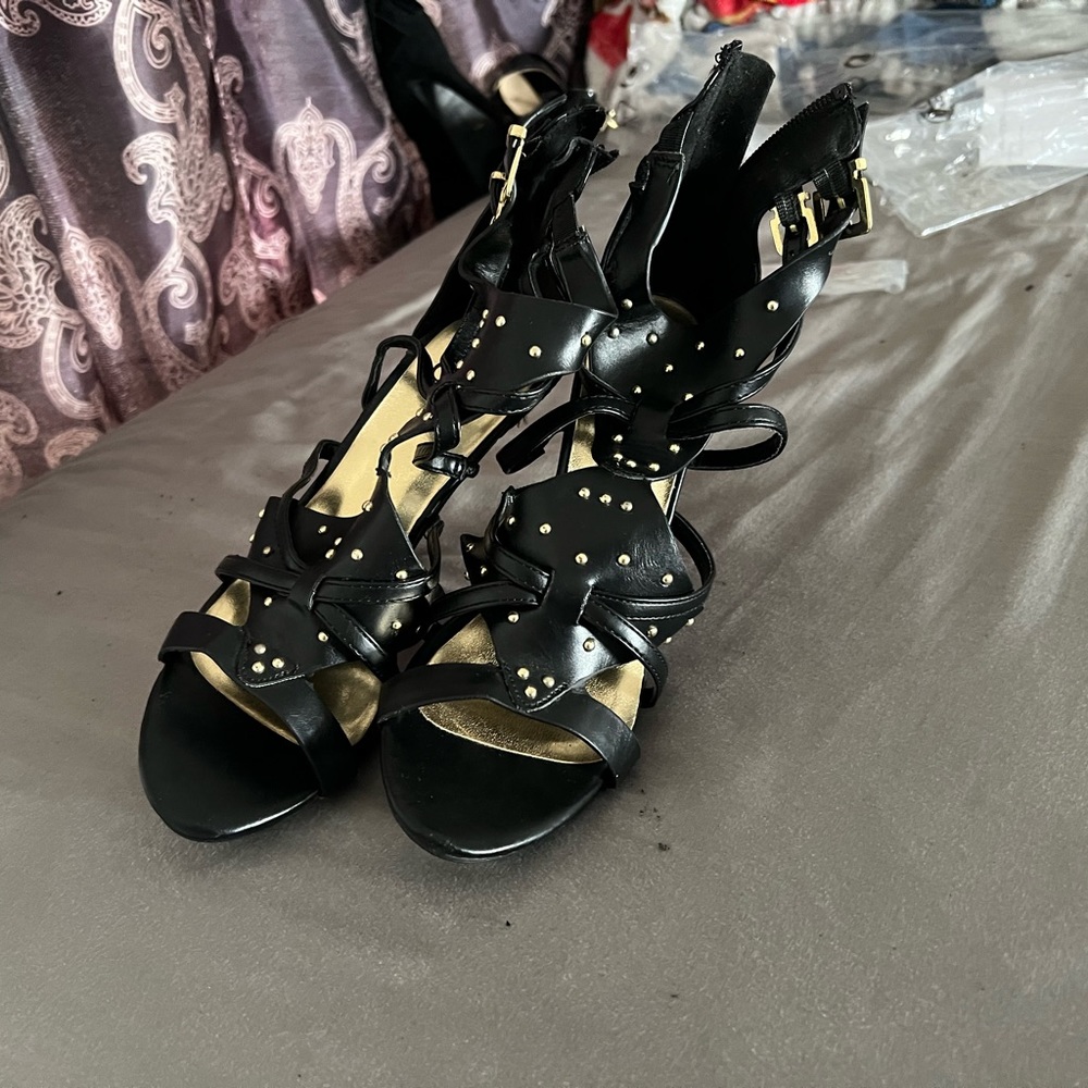 Clothes - Picture 7 of 12